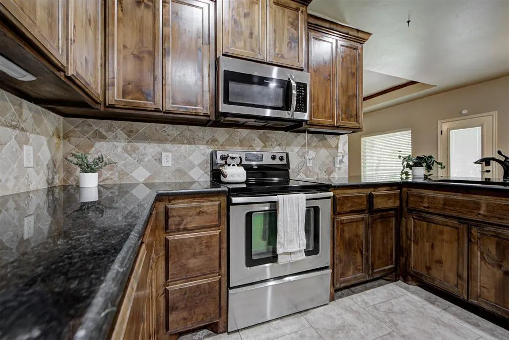 Photo 19 — 809 Breezy Hill Road, Edmond, OK 73025