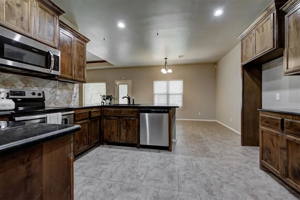 Photo 20 — 809 Breezy Hill Road, Edmond, OK 73025