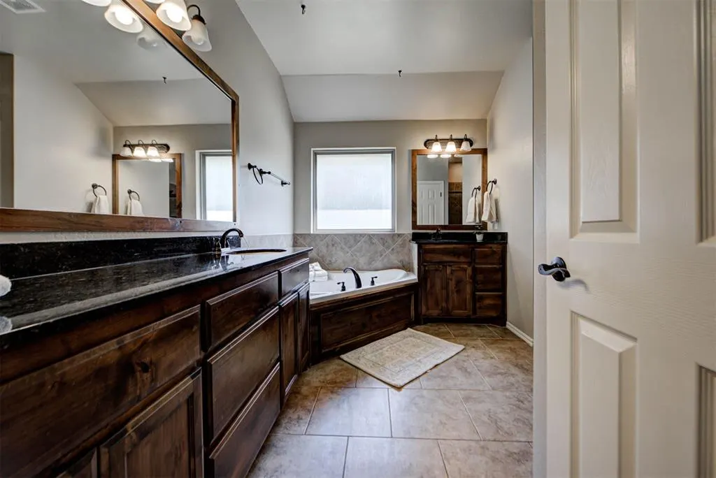 Photo 24 — 809 Breezy Hill Road, Edmond, OK 73025
