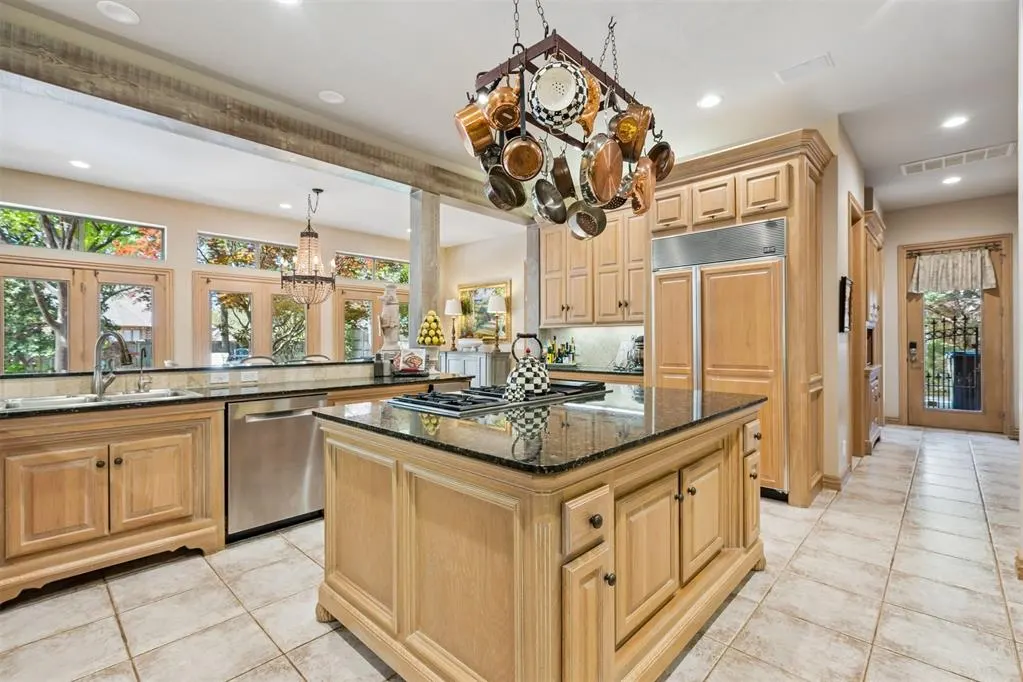 Photo 11 — 18709 Saddle River Drive, Edmond, OK 73012