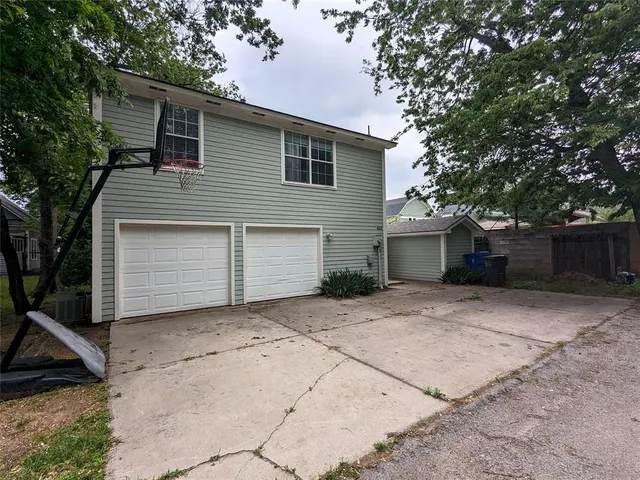 Photo 2 — 420 W Comanche Street, Norman, OK 73069