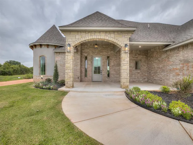 Photo 3 — 2114 W Cole Drive, Mustang, OK 73064