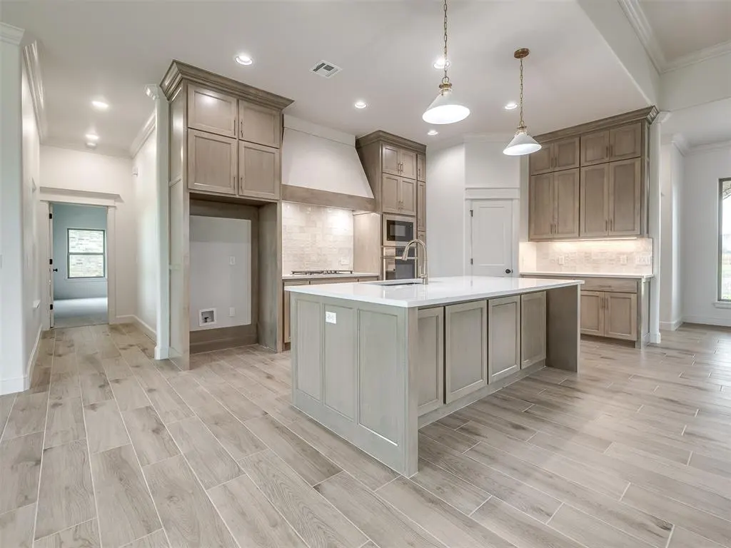 Photo 10 — 2114 W Cole Drive, Mustang, OK 73064