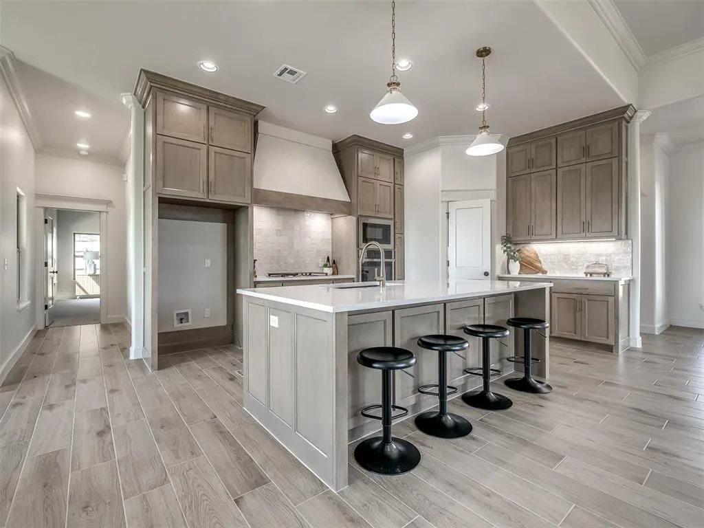 Photo 10 — 2114 W Cole Drive, Mustang, OK 73064