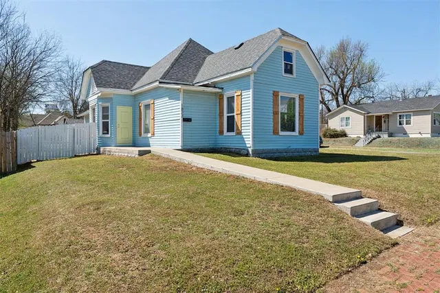 Front exterior — 1823 W Noble Avenue, Guthrie, OK 73044