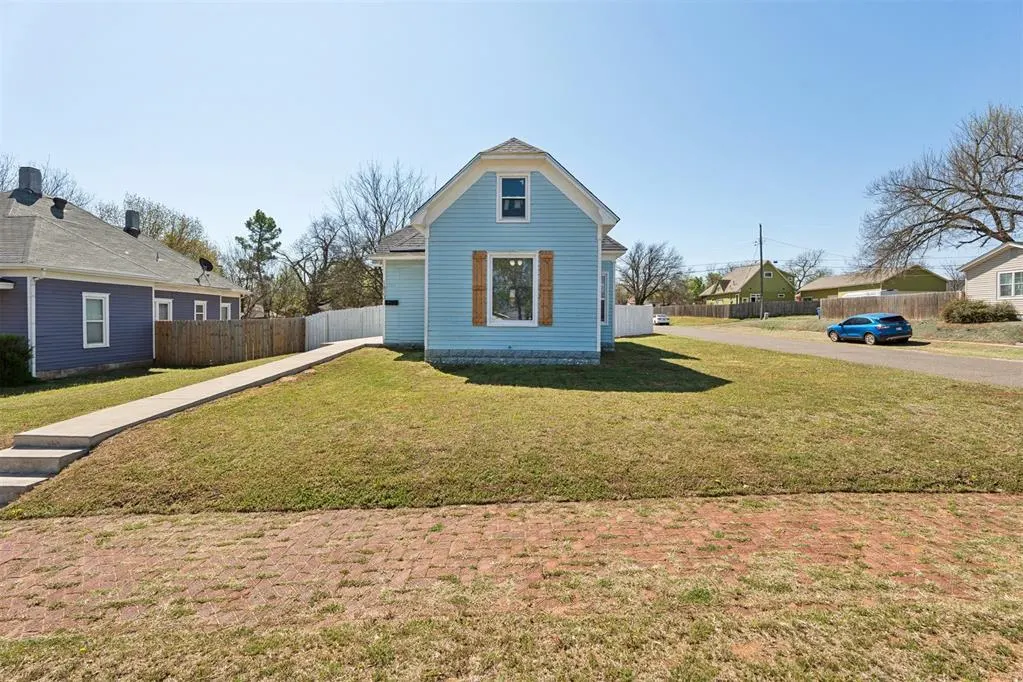 Photo 2 — 1823 W Noble Avenue, Guthrie, OK 73044