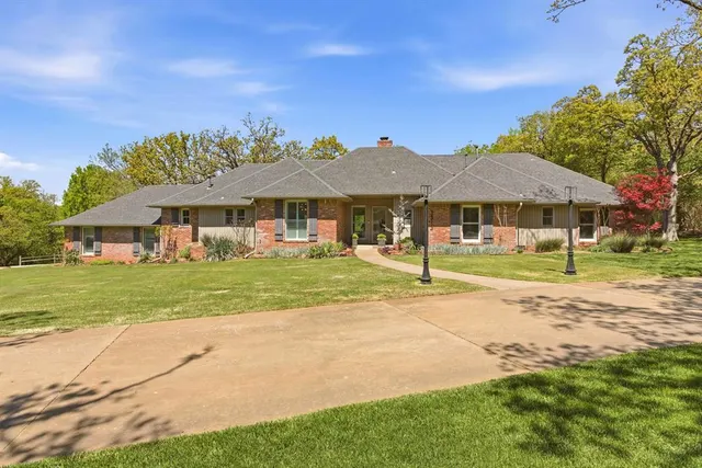 Front exterior — 3313 Arrowhead Circle, Edmond, OK 73013