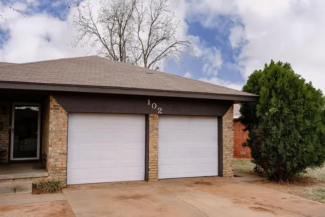 Photo 2 — 102 Ramsey Place, Elk City, OK 73644