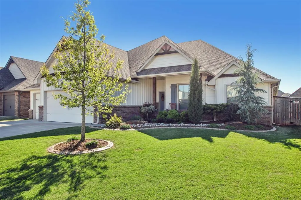 Photo 3 — 805 Bison Crossing Drive, Yukon, OK 73099