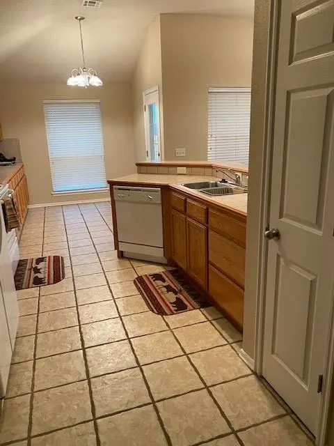 Photo 5 — 4217 Manhattan Drive, Moore, OK 73160