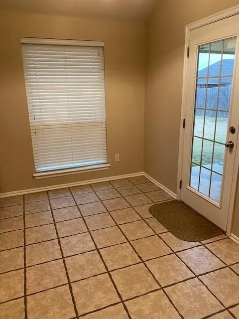 Photo 7 — 4217 Manhattan Drive, Moore, OK 73160
