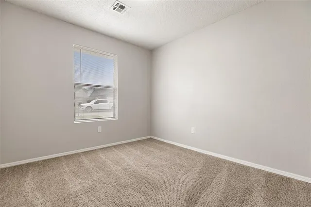 Photo 4 — 10015 Isaac Drive, Oklahoma City, OK 73130