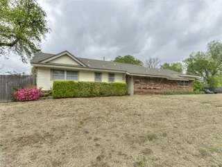 Sold home at 2921 N Woodcrest Drive