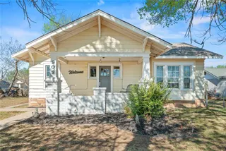 Sold home at 903 N Prouty Avenue