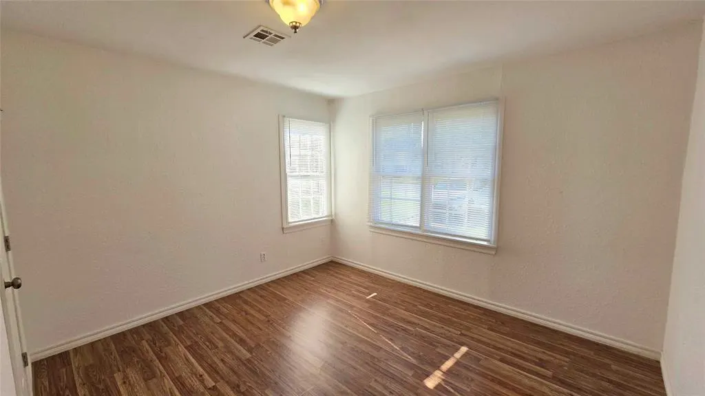 Photo 13 — 605 NW 50th Street, Oklahoma City, OK 73118