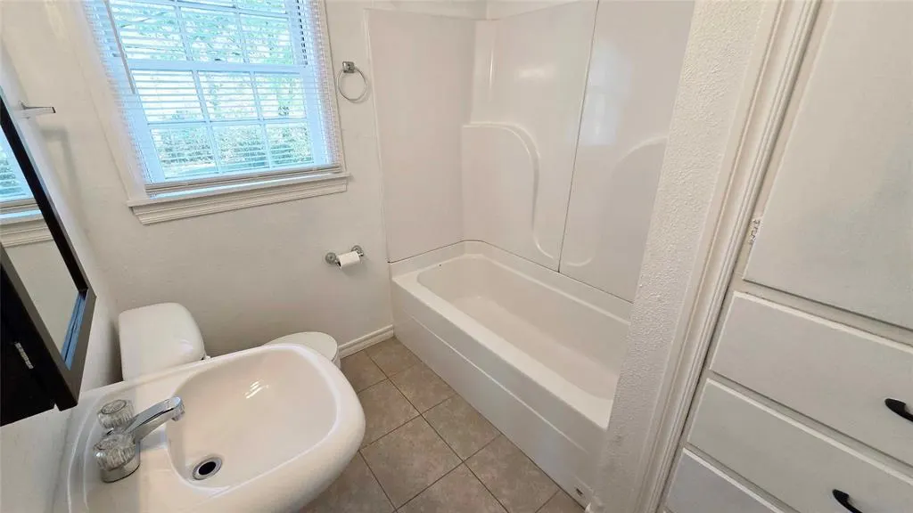 Photo 15 — 605 NW 50th Street, Oklahoma City, OK 73118