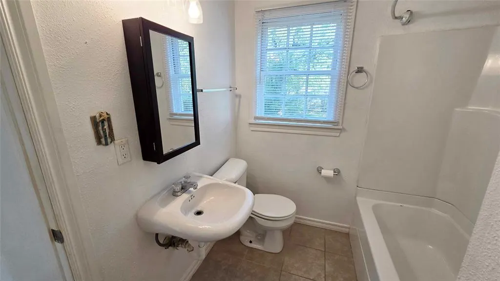 Photo 16 — 605 NW 50th Street, Oklahoma City, OK 73118