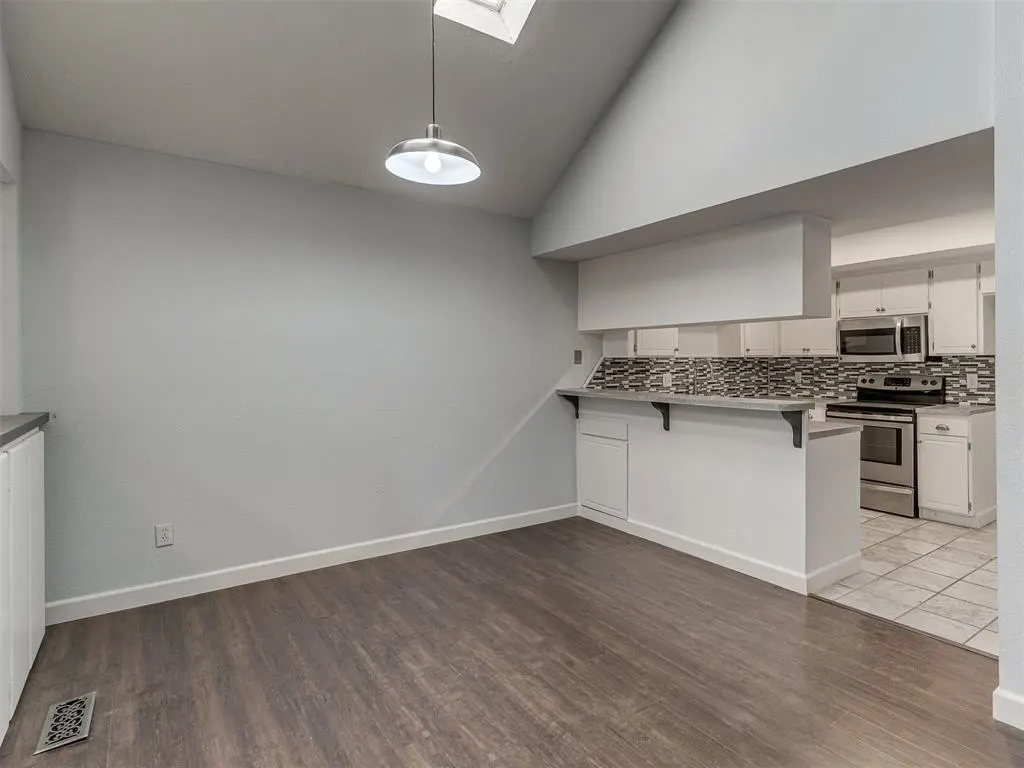 Photo 8 — 3719 River Oaks Drive, Norman, OK 73072