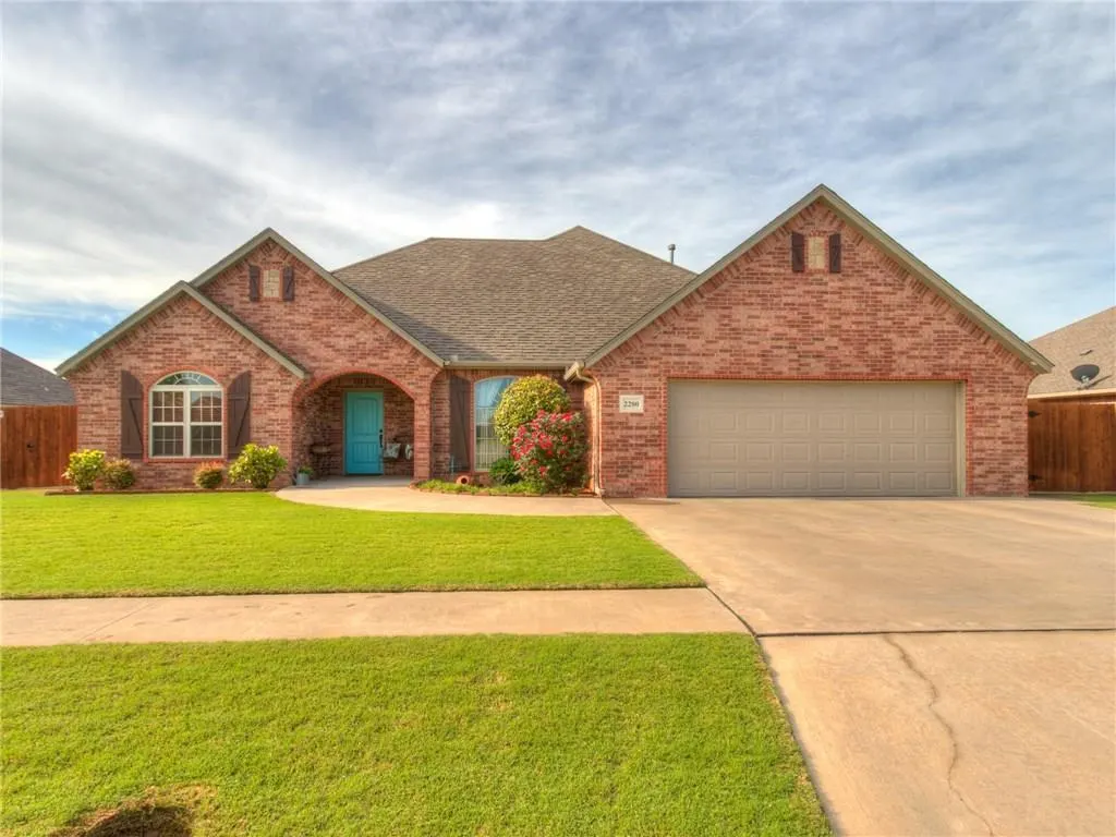 Front exterior — 2200 E Ez Go Drive, Weatherford, OK 73096