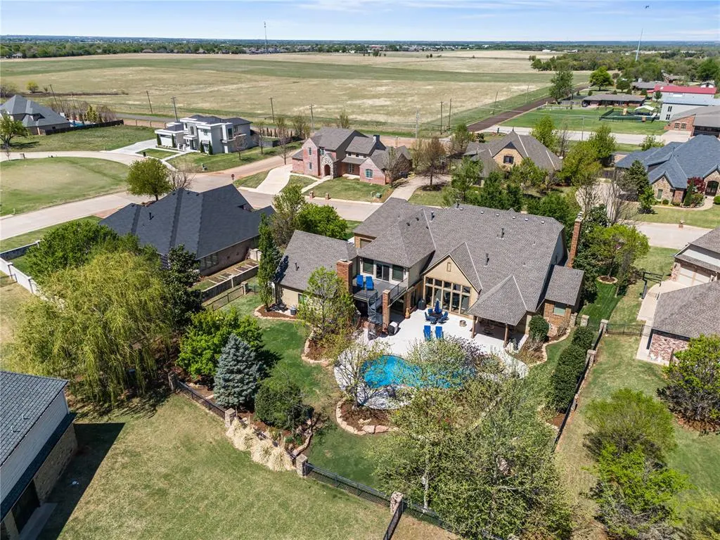 Photo 3 — 408 Oak Summit Road, Edmond, OK 73025