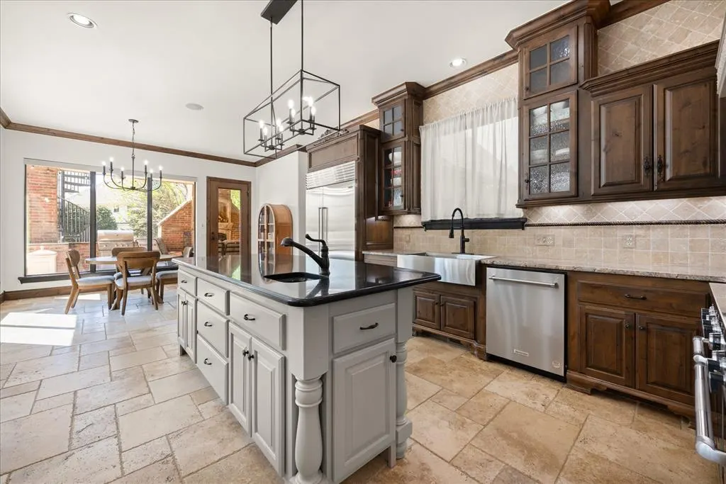 Photo 14 — 408 Oak Summit Road, Edmond, OK 73025