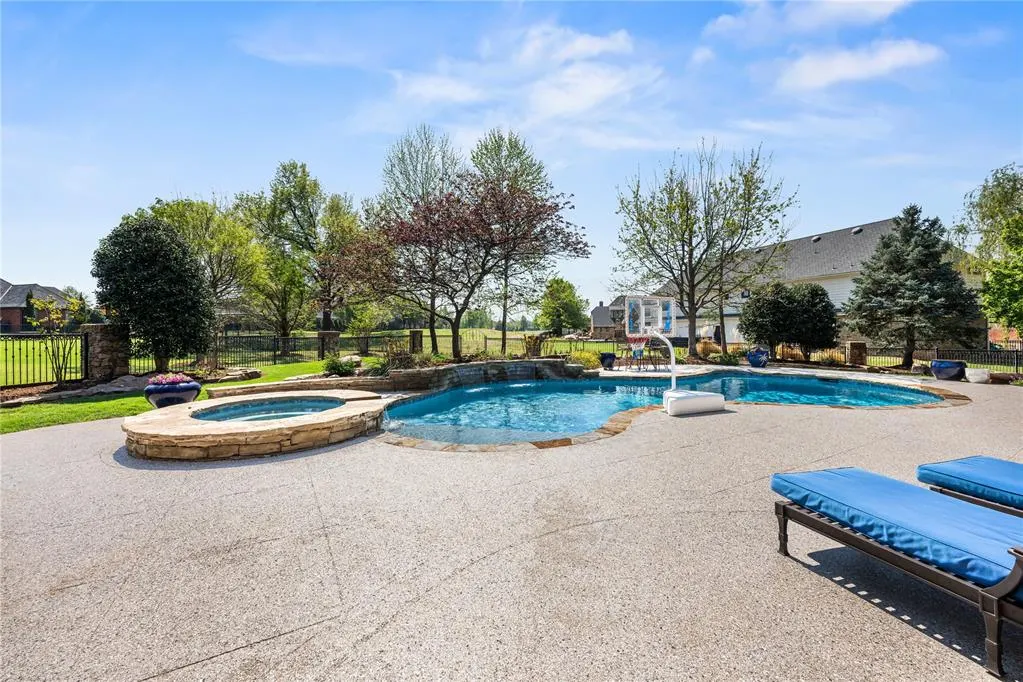 Photo 4 — 408 Oak Summit Road, Edmond, OK 73025