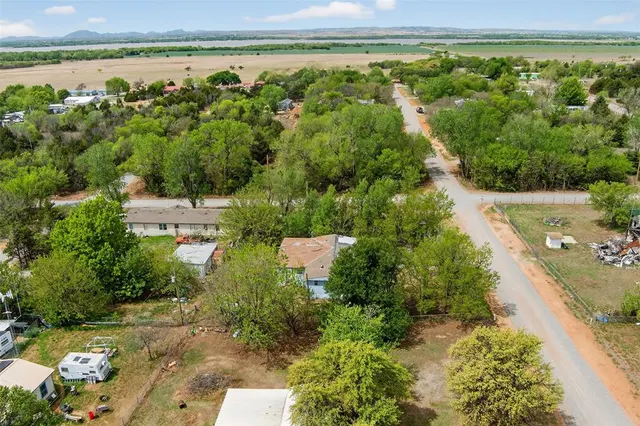 Photo 4 — 175 Whippoorwill street Street, Apache, OK 73006