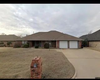 Sold home at 612 SW 111th Street