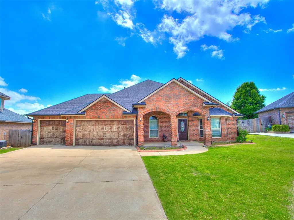 Photo 2 — 9108 NW 86th Court, Yukon, OK 73099