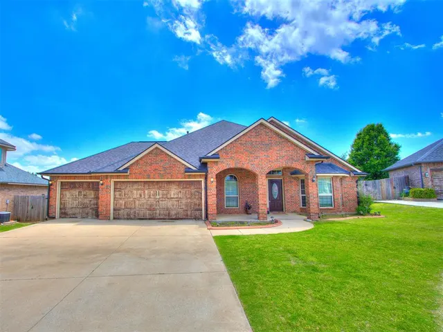 Photo 2 — 9108 NW 86th Court, Yukon, OK 73099