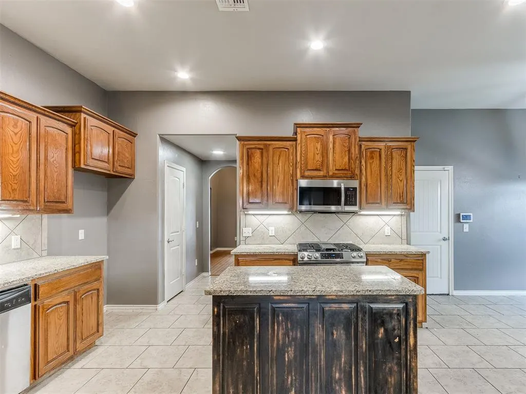 Photo 10 — 9108 NW 86th Court, Yukon, OK 73099