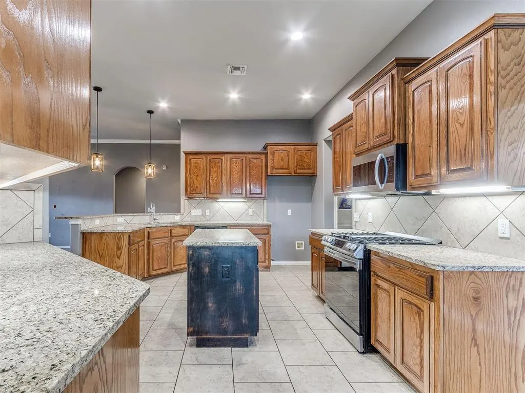 Photo 11 — 9108 NW 86th Court, Yukon, OK 73099