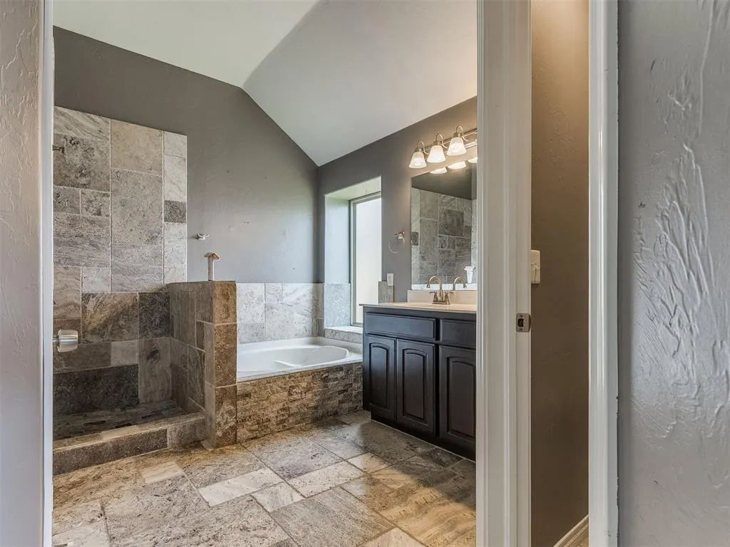 Photo 18 — 9108 NW 86th Court, Yukon, OK 73099