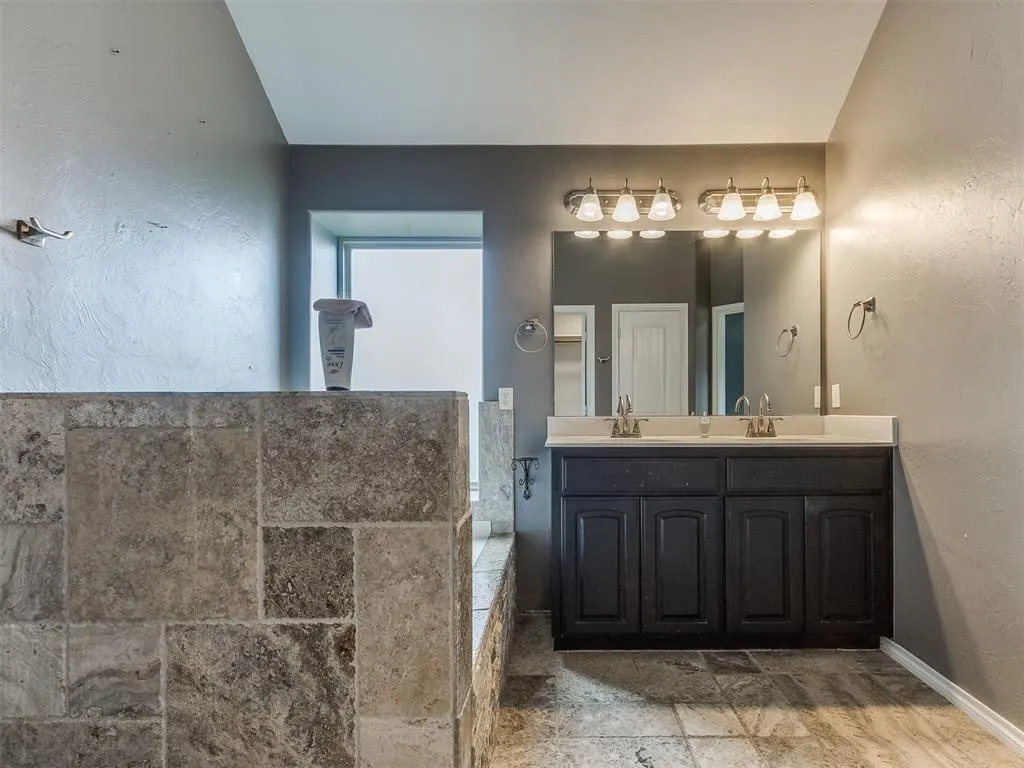 Photo 19 — 9108 NW 86th Court, Yukon, OK 73099