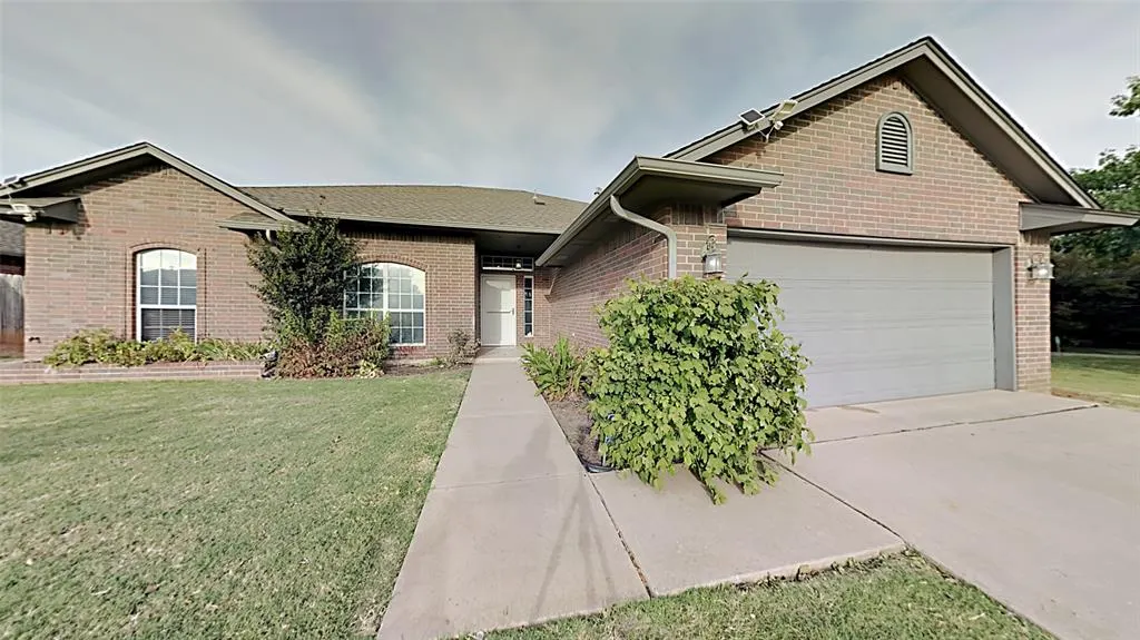 Front exterior — 17309 Platinum Lane, Edmond, OK 73012