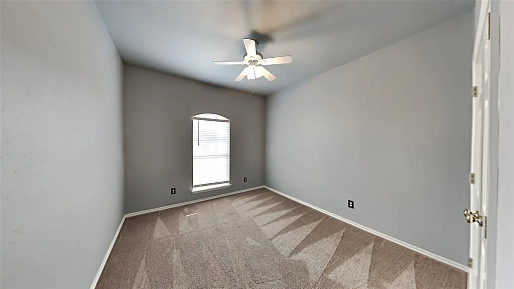 Photo 10 — 17309 Platinum Lane, Edmond, OK 73012