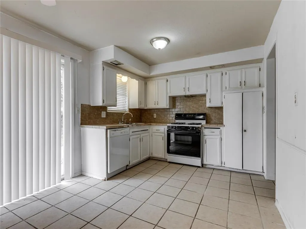 Photo 7 — 2524 SW 79th Street, Oklahoma City, OK 73159