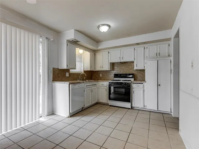 Photo 7 — 2524 SW 79th Street, Oklahoma City, OK 73159