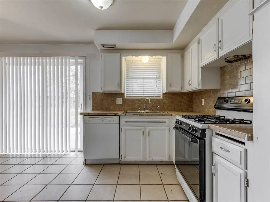 Photo 8 — 2524 SW 79th Street, Oklahoma City, OK 73159