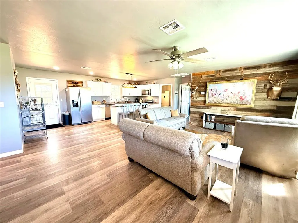 Photo 4 — 342558 E 1020 Road, Meeker, OK 74855