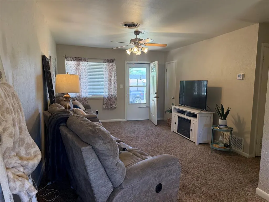 Photo 3 — 1120 Burns Street, Altus, OK 73521