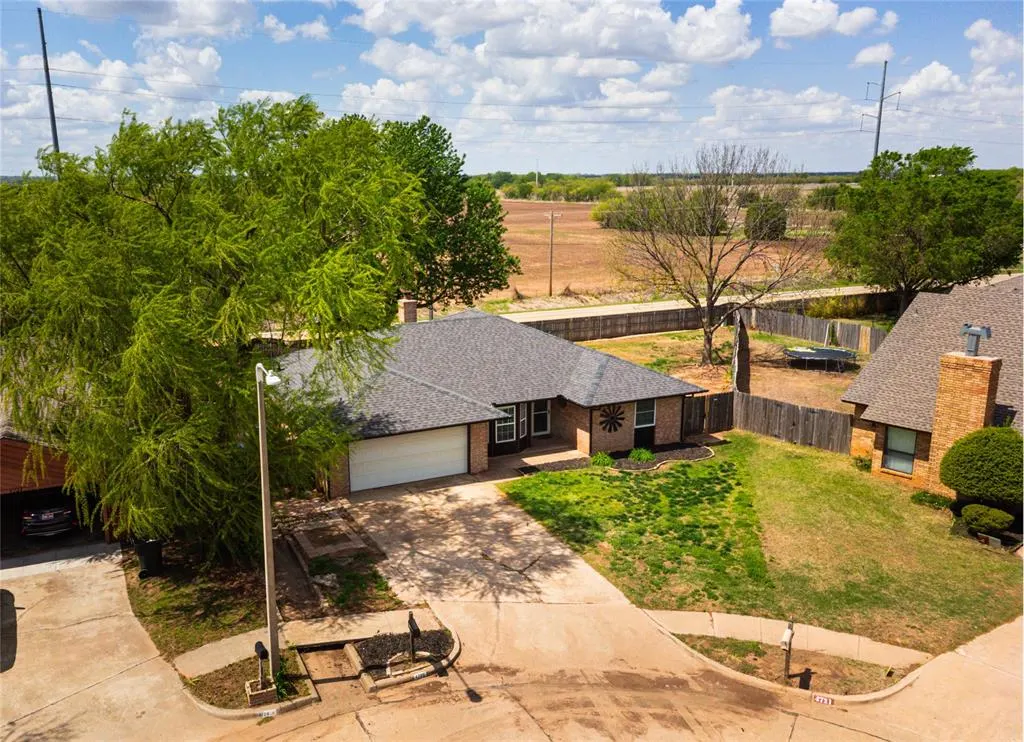 Photo 2 — 4725 Marston Court, Norman, OK 73072