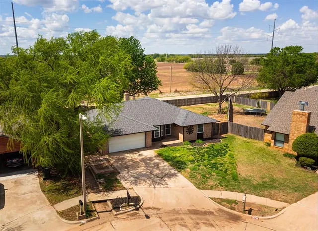 Photo 2 — 4725 Marston Court, Norman, OK 73072