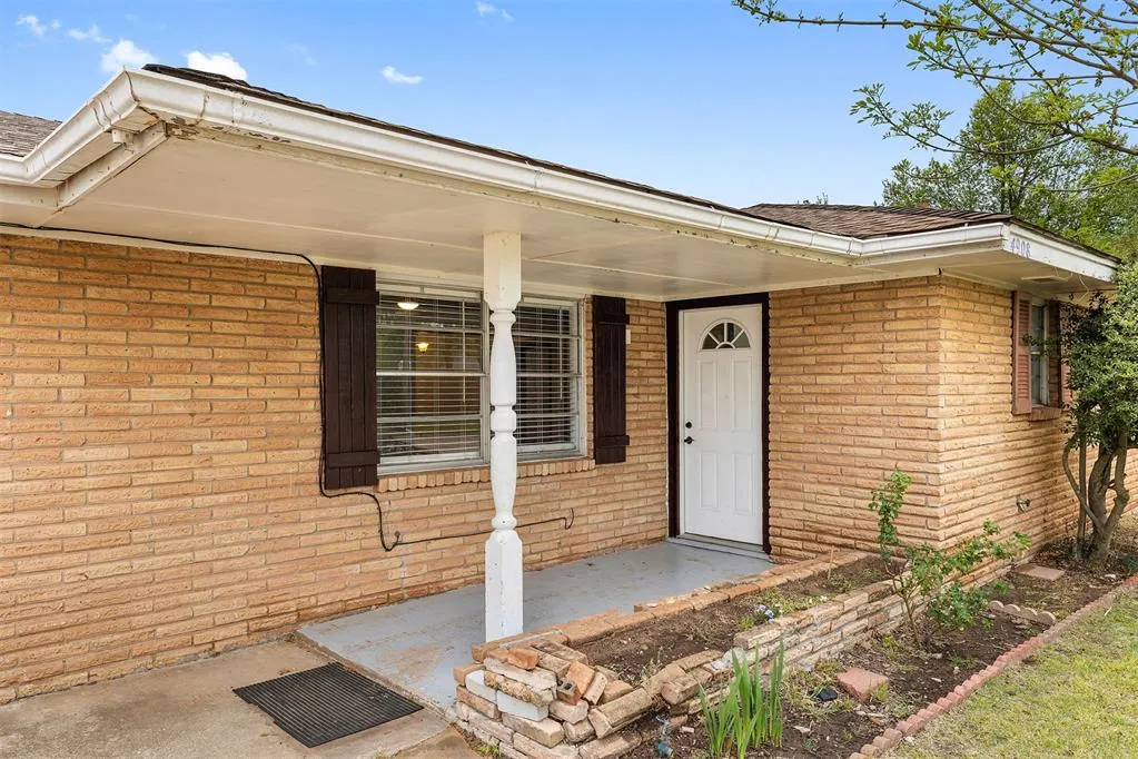 Photo 3 — 4908 N Warren Avenue, Oklahoma City, OK 73112