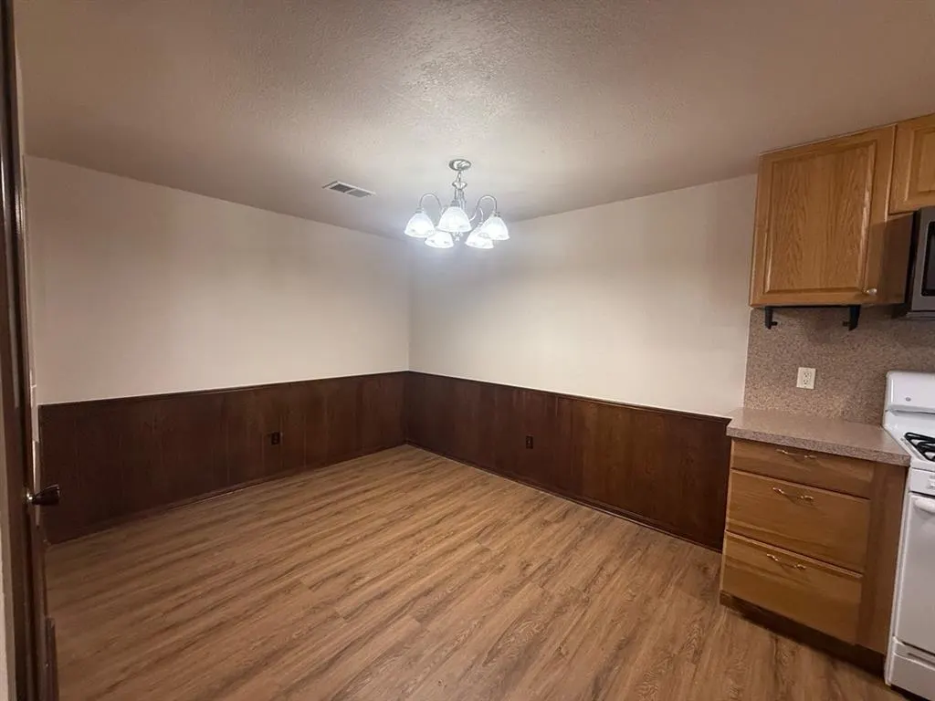 Photo 7 — 1015 Swan Lake Court, Edmond, OK 73003