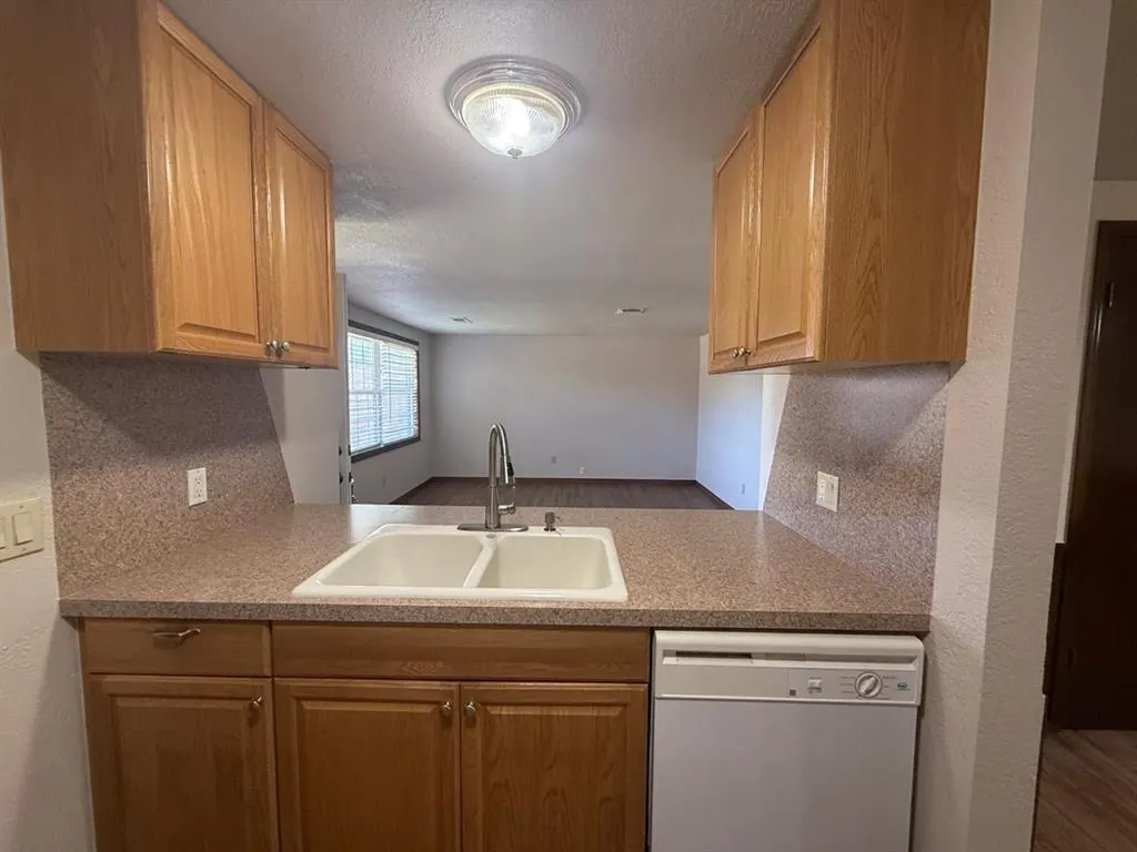 Photo 10 — 1015 Swan Lake Court, Edmond, OK 73003