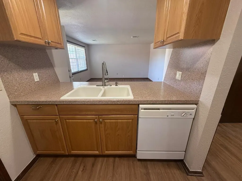 Photo 11 — 1015 Swan Lake Court, Edmond, OK 73003