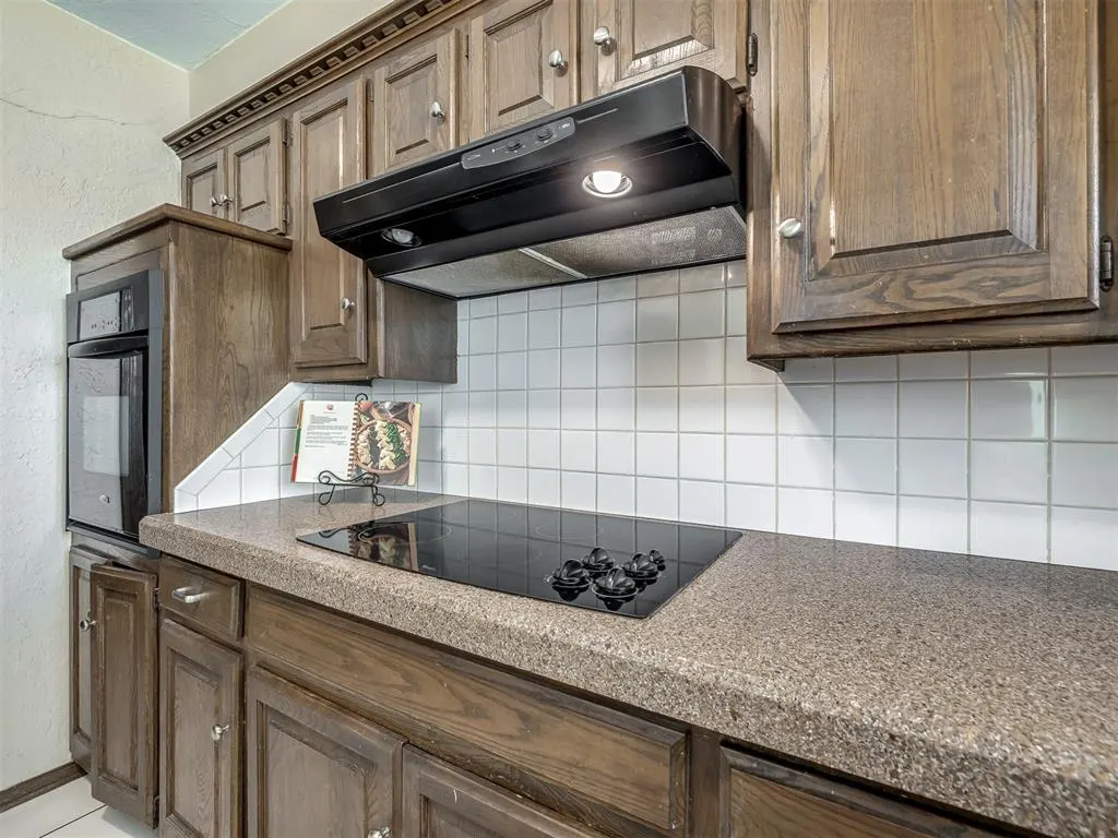 Photo 12 — 701 Pepperdine Avenue, Edmond, OK 73013