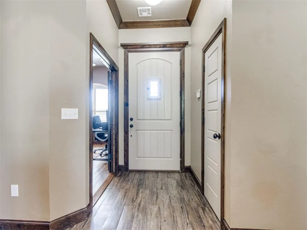Photo 4 — 10915 Sara Court, Midwest City, OK 73130