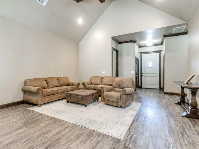 Photo 6 — 10915 Sara Court, Midwest City, OK 73130